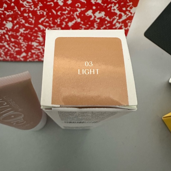 HUDABEAUTY - Glowish - BNIB - Light 03 - Picture 3 of 4